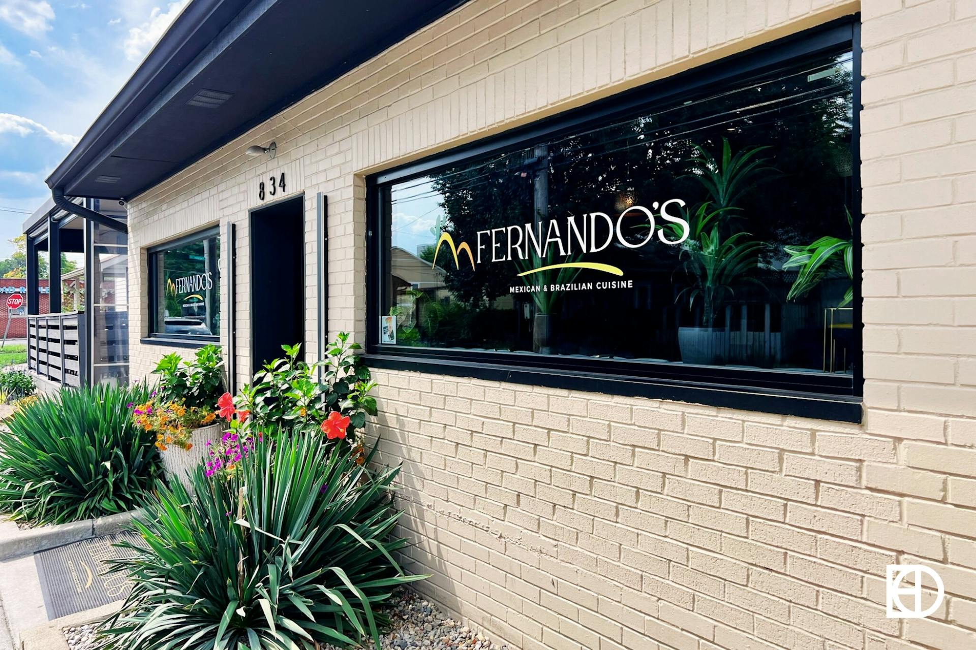 Outdoor photo of Fernando's signage & entrance