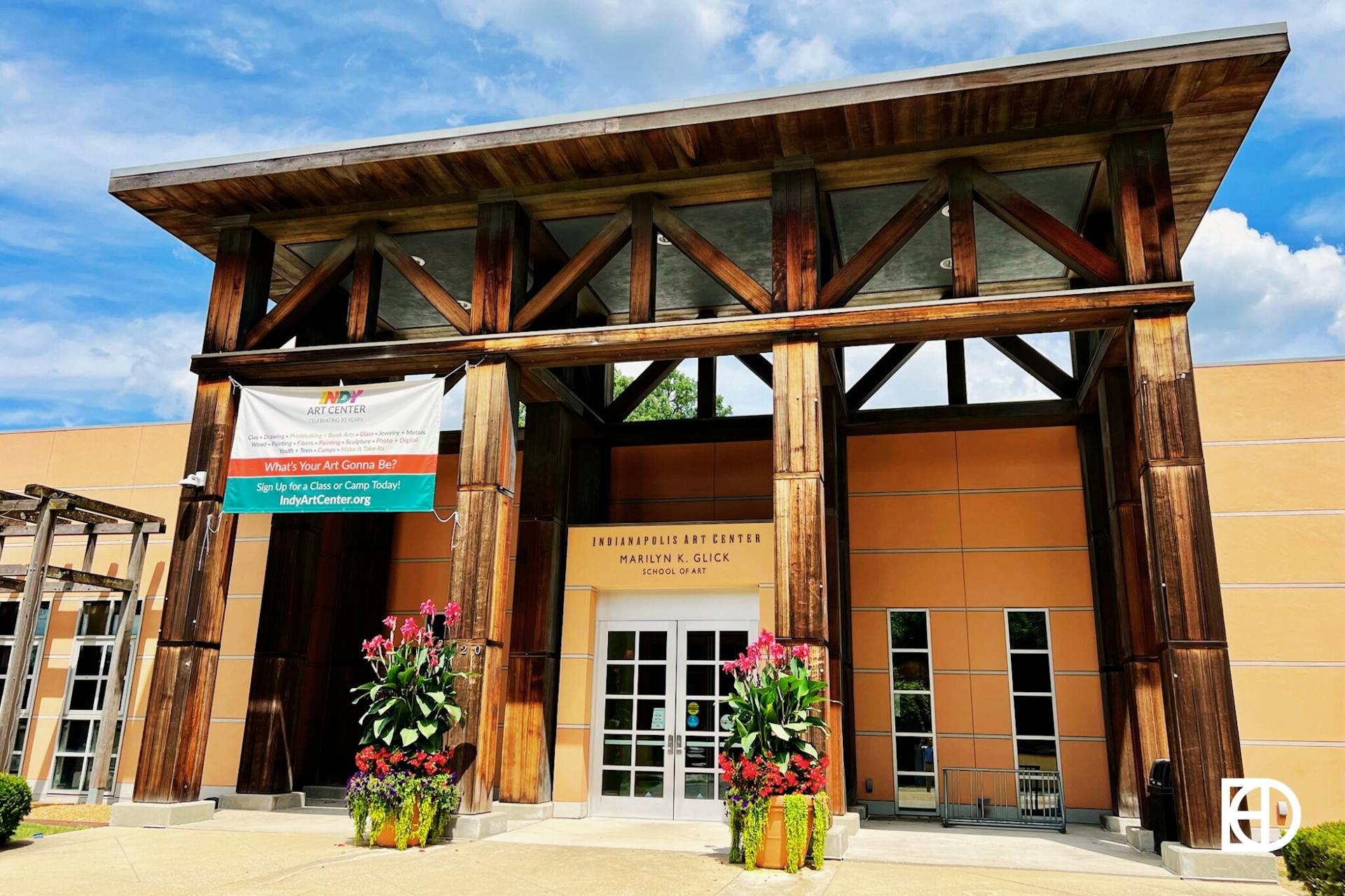 Outdoor photo of entrance to the Broad Ripple Art Center