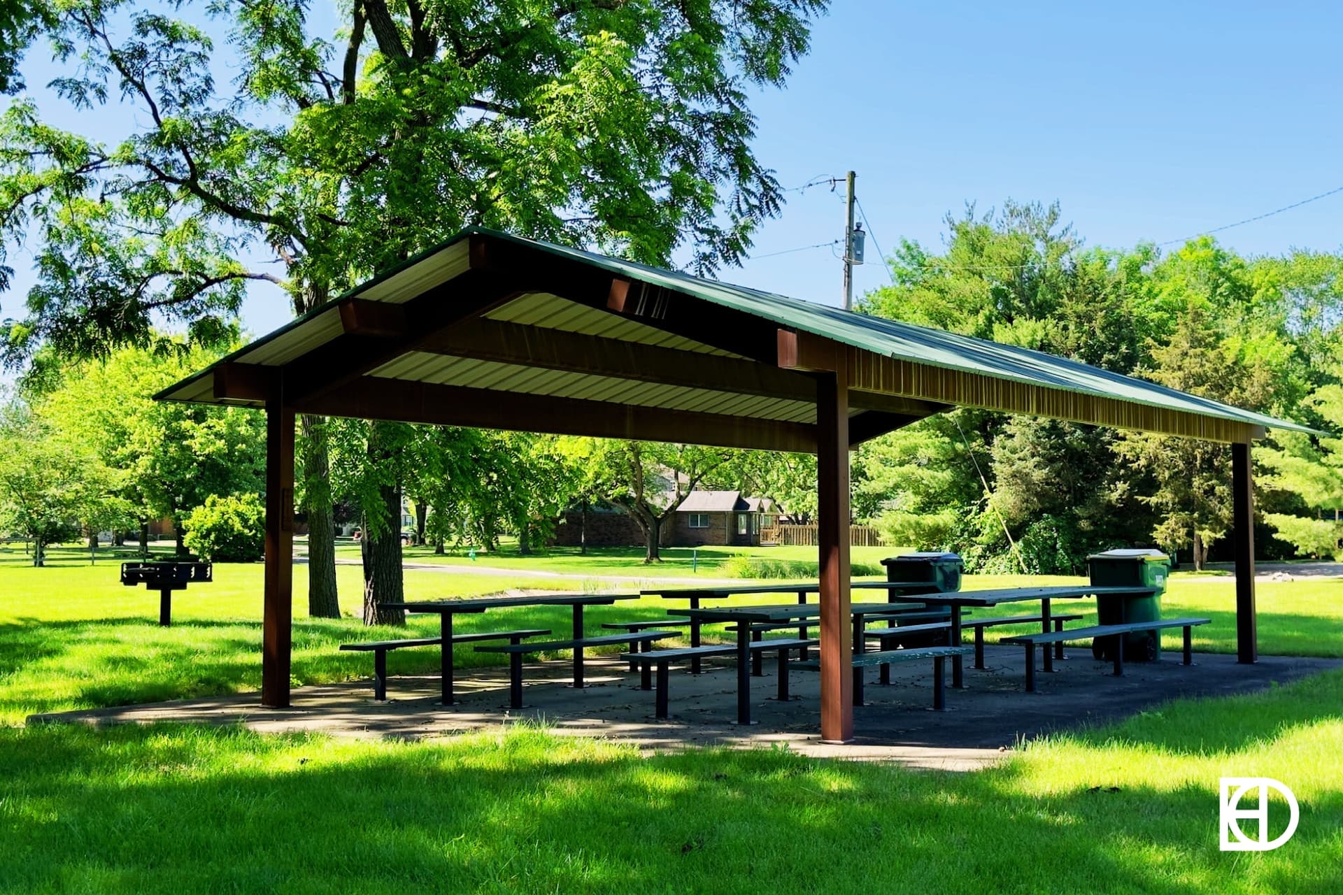 Exterior photo of Cottingham Park, showing shelter and green space